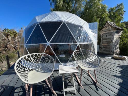 Sunset Dome Outdoor Shower Composting Toilet — hotel in Valley Center