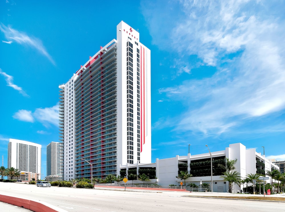 Private Residences at Beachwalk by SoFla Vacations — hotel in Hallandale Beach