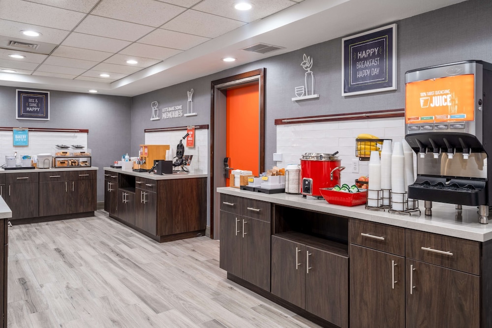 Hampton Inn & Suites Agoura Hills - photo 32