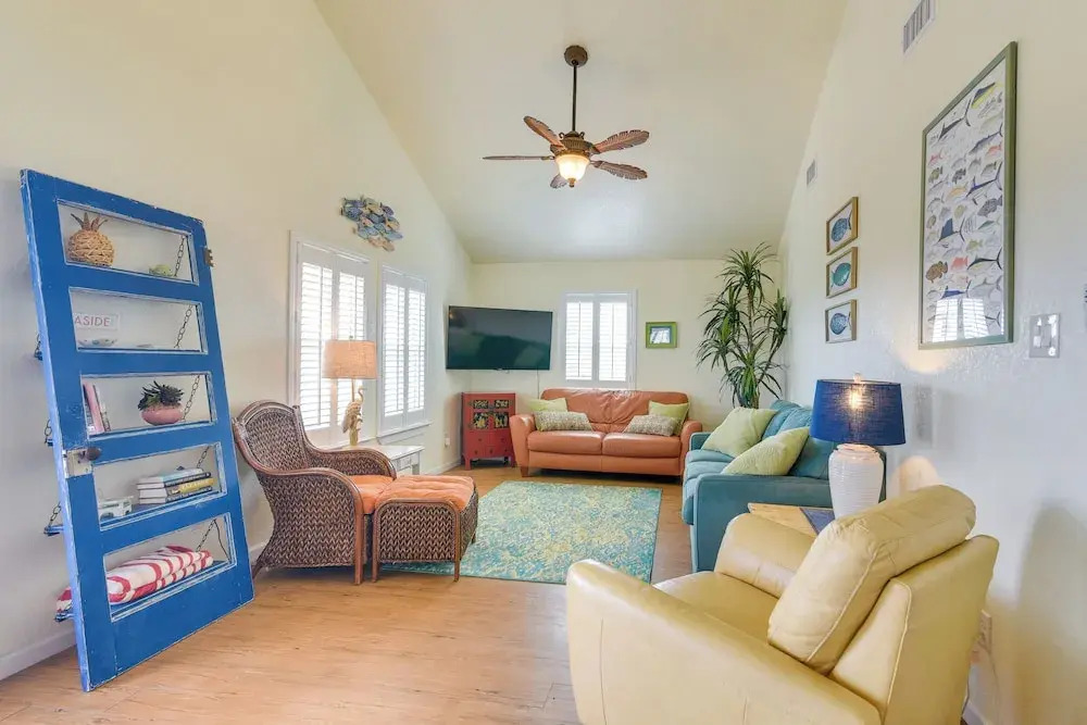Walk to Shore Surfside Beach Home with Bay Views — 4-Star Luxury Hotel in Surfside Beach, United States