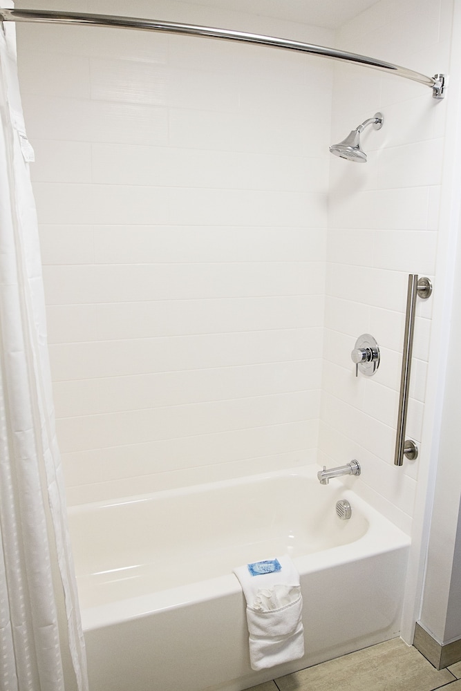 Holiday Inn Express & Suites Greenwood Mall by IHG - photo 21