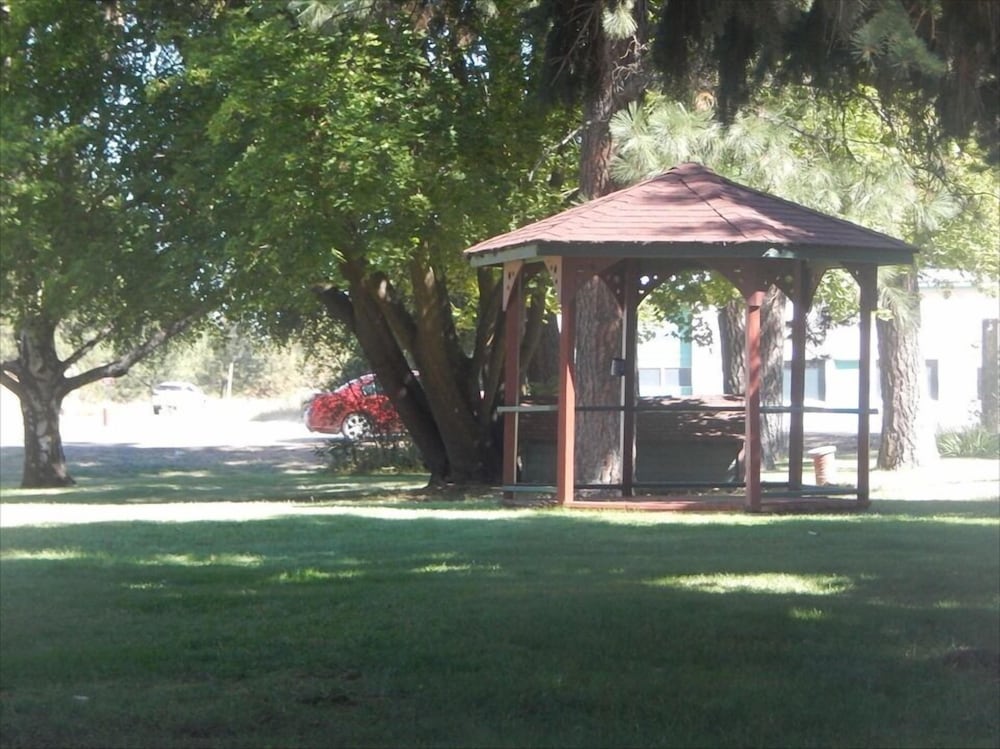 Cedar Village Motel & RV Park - photo 17