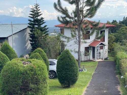 Parque Nacional Volcán Poás Cabaña Abby - carbon neutral hotel in Unknown City