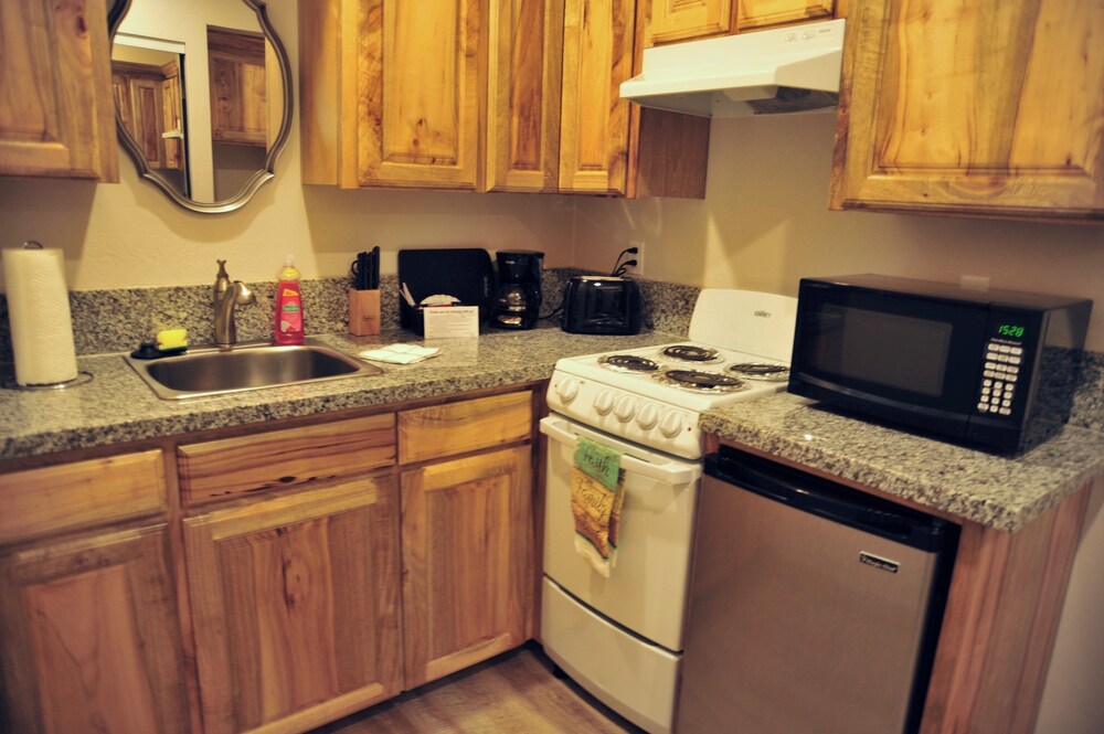 The Manor Motel - photo 40