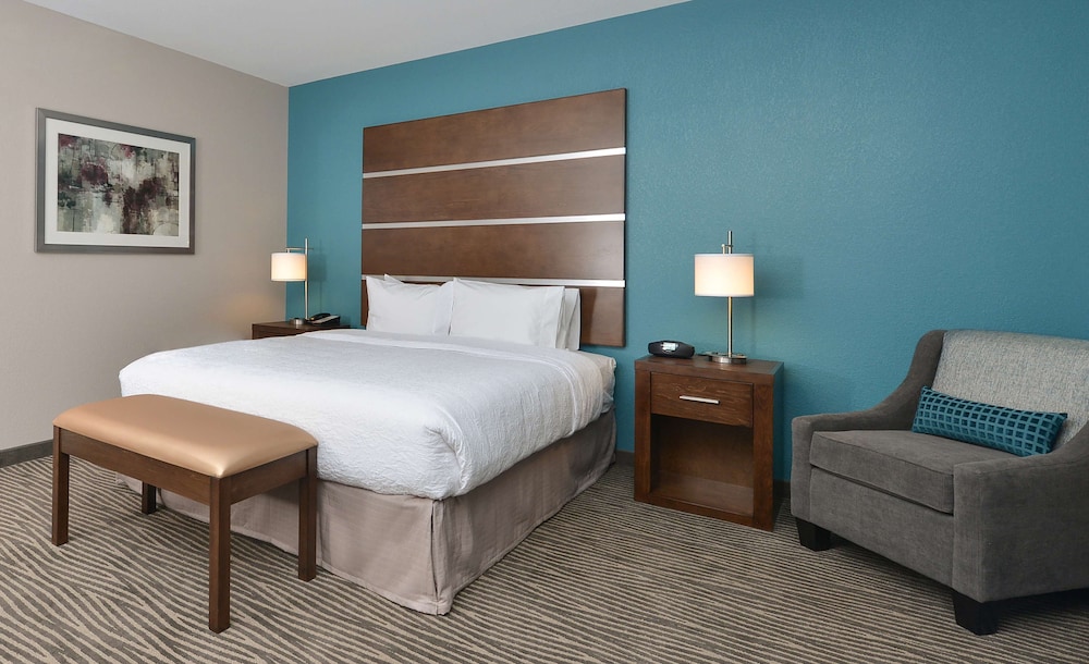 Hampton Inn & Suites Des Moines Downtown - photo 12