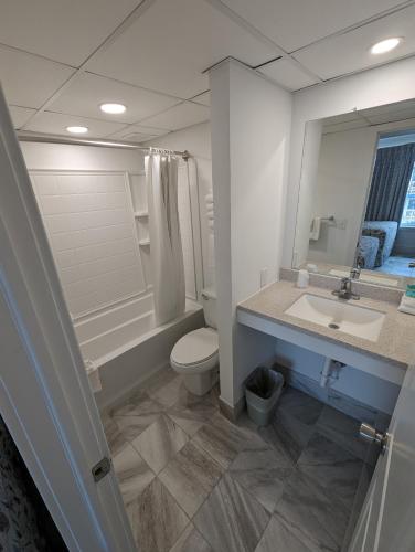Admiral Resort Motel - photo 24