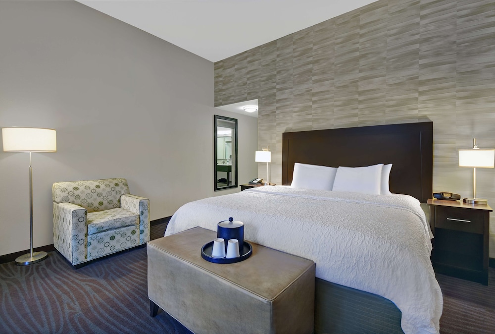 Hampton Inn & Suites Robbinsville - photo 12