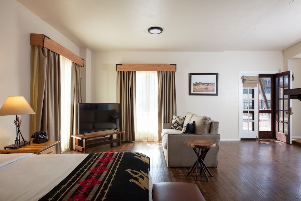 Hotel El Rancho - photo 47