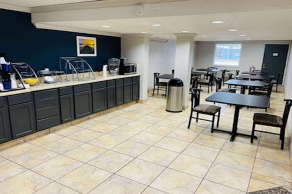 Days Inn & Suites by Wyndham Port Huron - photo 50