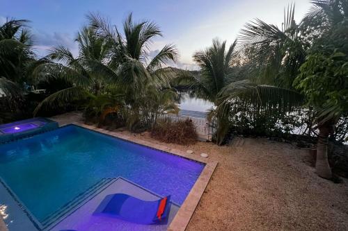 Beachside Fantasy - carbon neutral hotel in Big Pine Key
