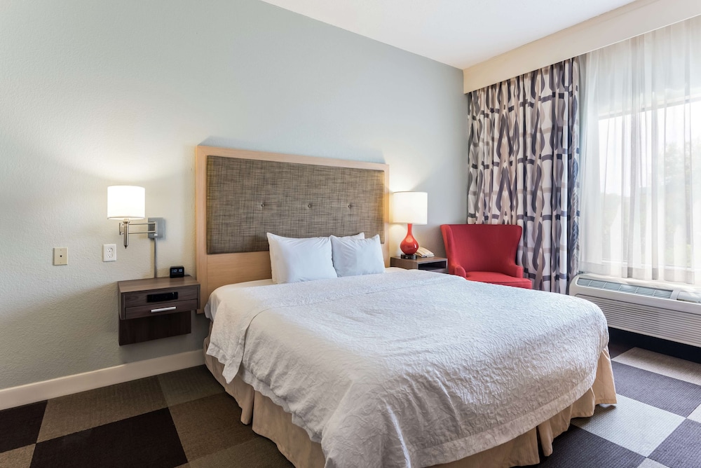 Hampton Inn by Hilton Columbus I 70E Hamilton Rd - photo 10