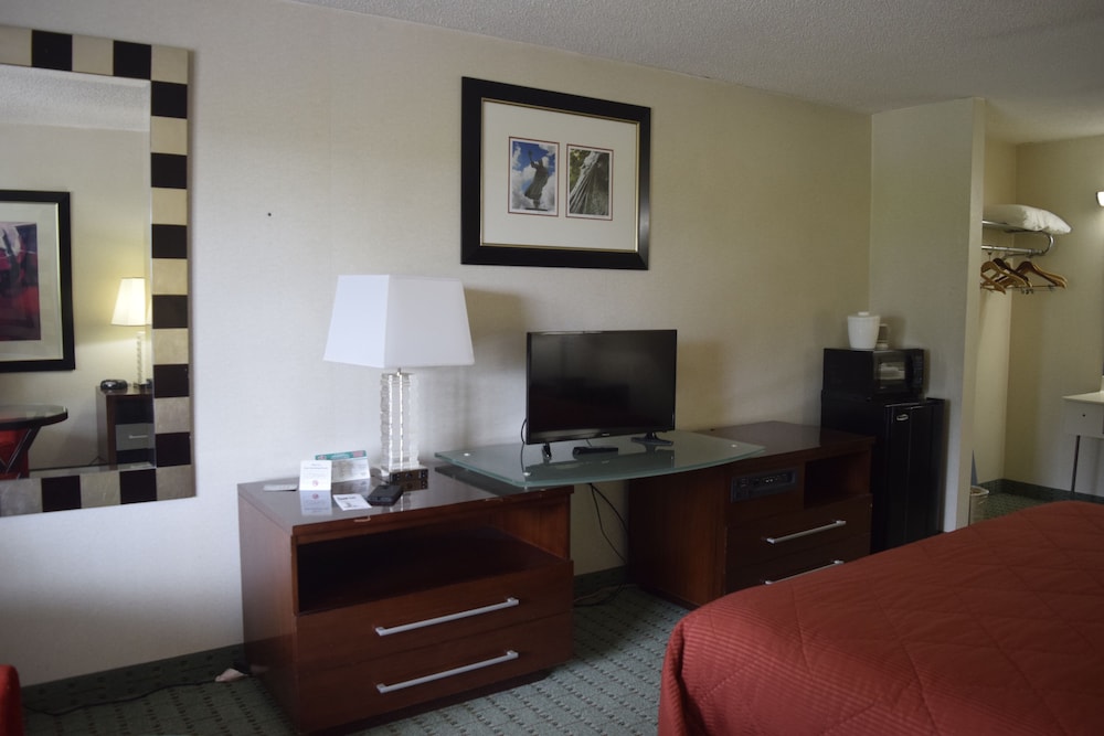 Landmark Inn Hartsville - photo 25