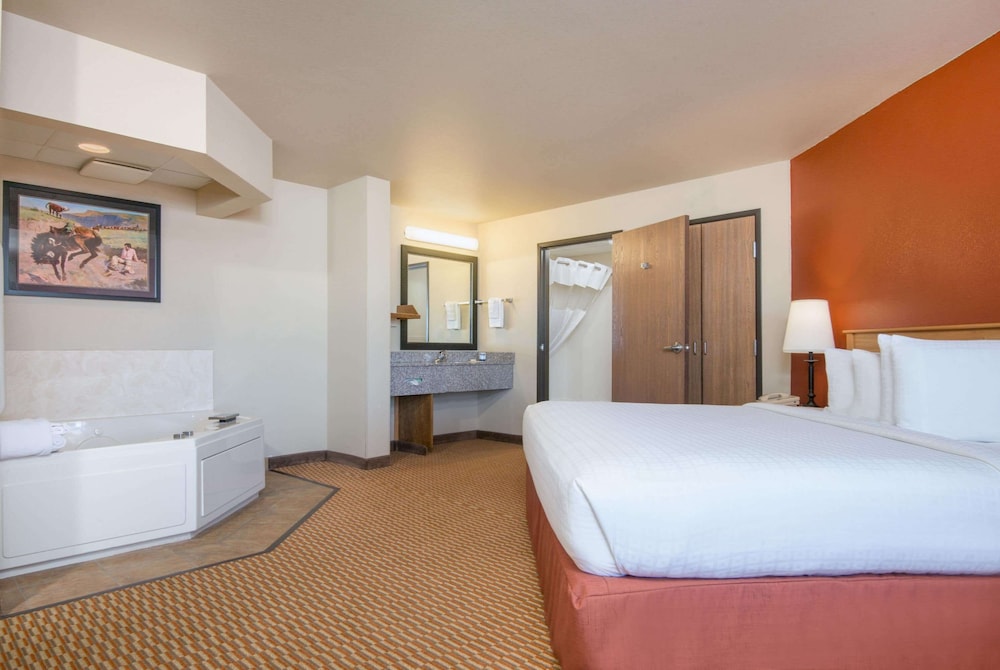 AmericInn by Wyndham Pampa Event Center - photo 10