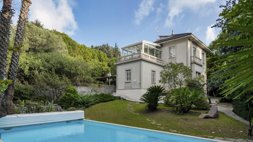 Villa Liberty Albisola 6 2 Emma Villas — 4-Star Luxury Hotel in Albisola Superiore, Italy