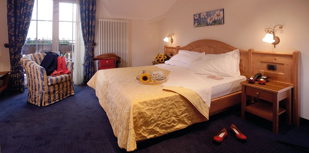 Hotel Lido rooms & apartments in Molveno, Italy