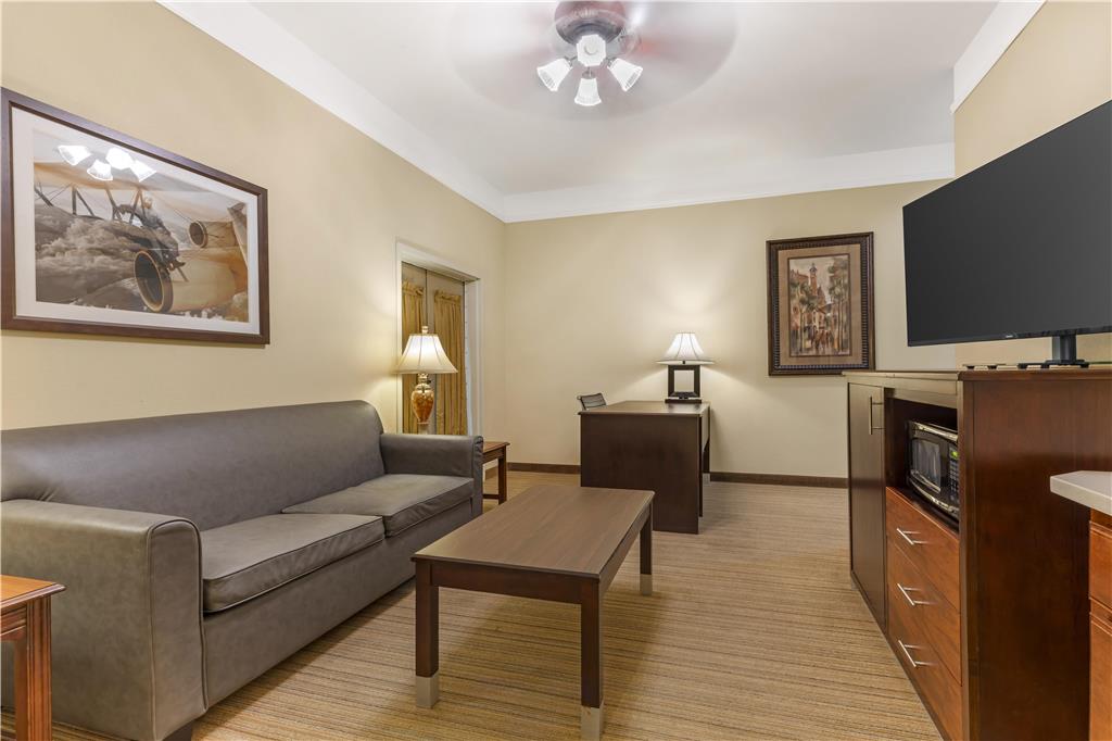 Best Western Plus Monica Royale Inn & Suites - photo 21