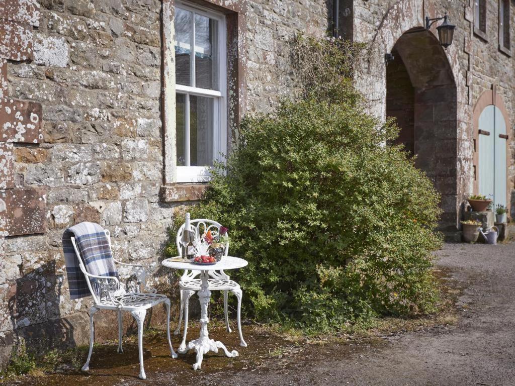 2 Bed in Boltongate SZ396 - last minute hotel in Unknown City