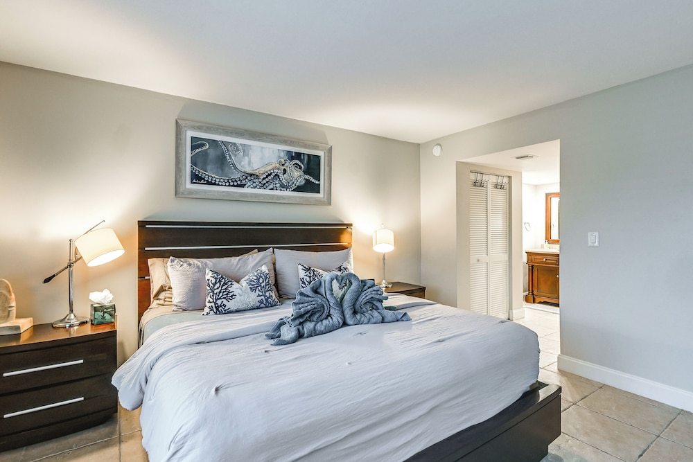 Beachy Marco Island Condo With Resort Amenities - photo 13