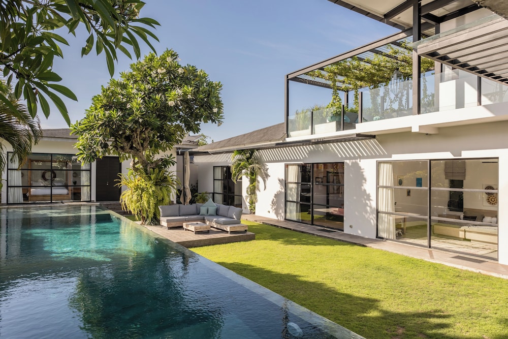 Smeralda Villa — 4-Star Luxury Hotel in Canggu, Indonesia