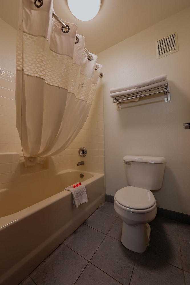 Siletz Bay Beachfront Hotel by OYO Lincoln City - photo 101