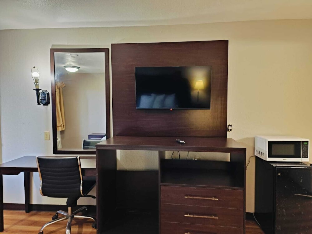 Travelers inn by OYO Wichita Falls - photo 13