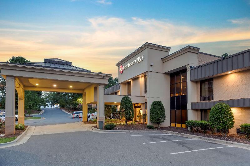 Best Western Plus Cary Inn NC State - photo 10