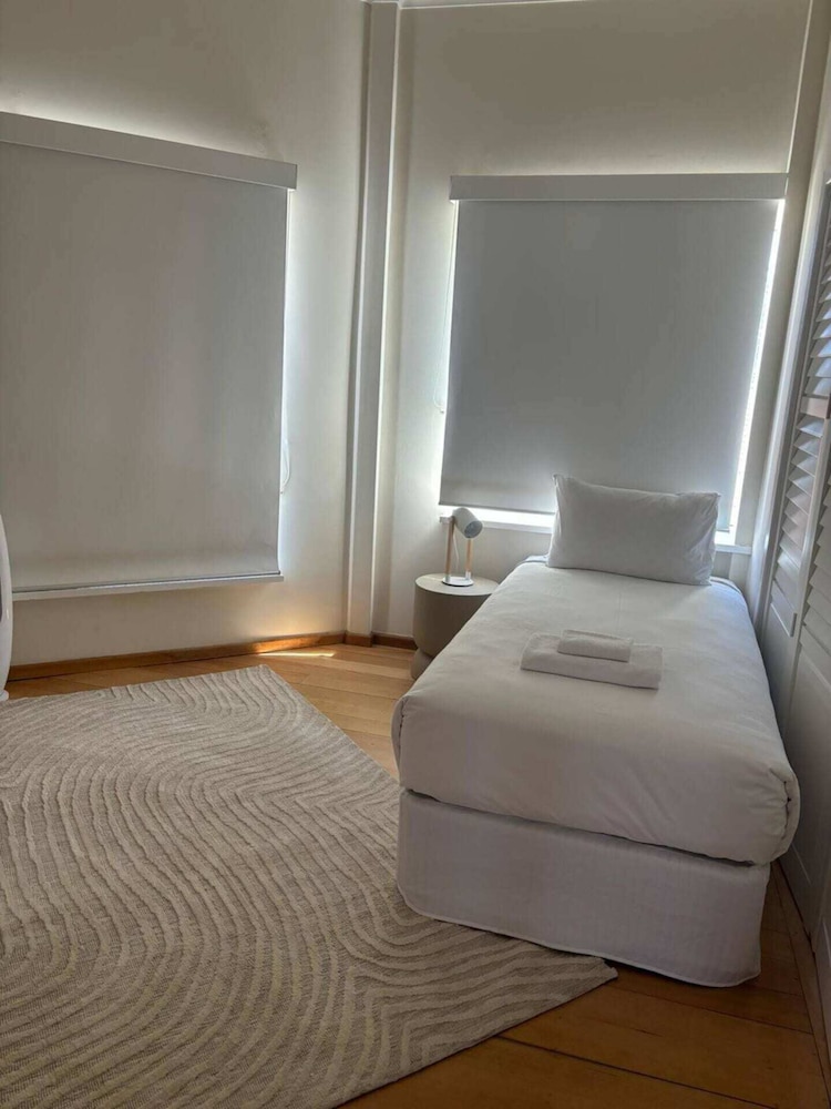 Beautiful modern apartment seconds from beach — 4-Star Luxury Hotel in Perth, Australia
