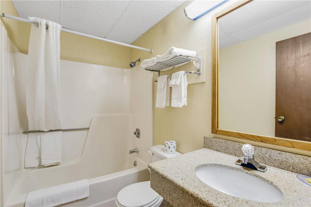 Econo Lodge Junction City I 70 Near Fort Riley - photo 24