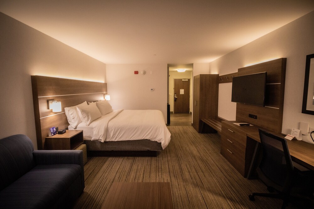 Holiday Inn Express & Suites Boston South Randolph by IHG - photo 18