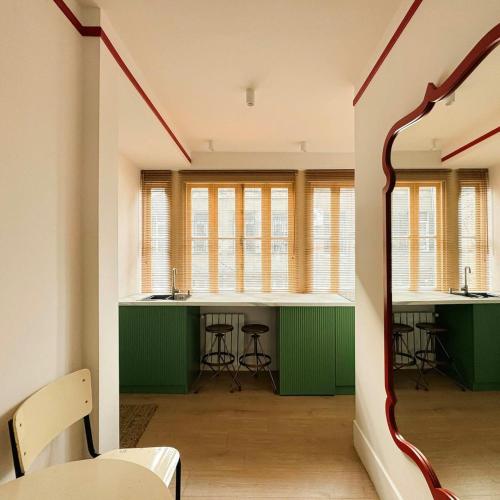 Chic Studio near Fabrika By Wehost