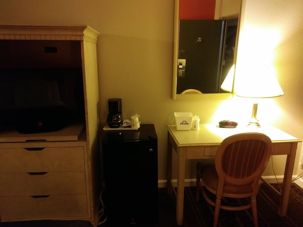 Days Inn by Wyndham Hot Springs - photo 22