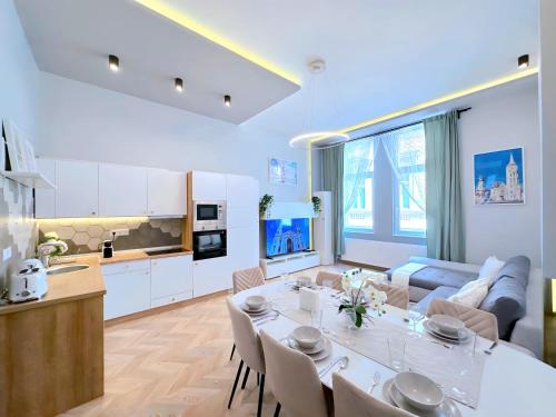 Lovely 3 bedroom in Downtown with Modern Design and AC — 4-Star Luxury Hotel in Budapest, Hungary