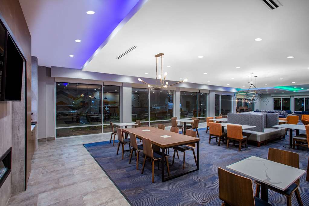 La Quinta Inn & Suites by Wyndham Oxford - photo 6