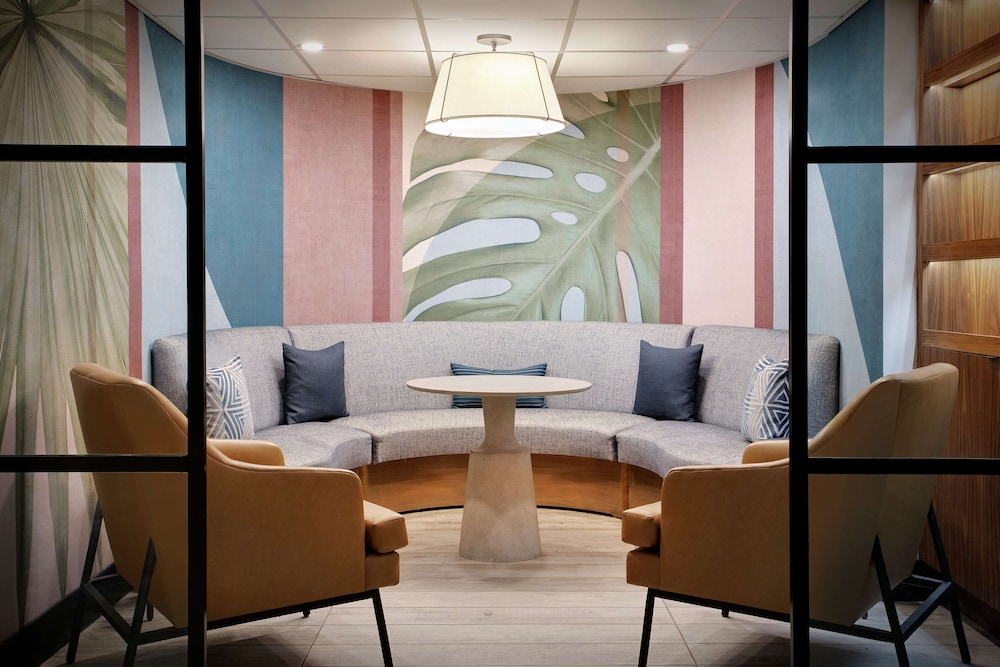 Embassy Suites by Hilton Tampa Downtown Convention Center - photo 2