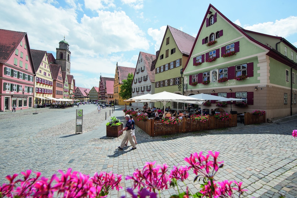 Hotel Gasthaus zur Sonne — 4-Star Luxury Hotel in Dinkelsbuhl, Germany