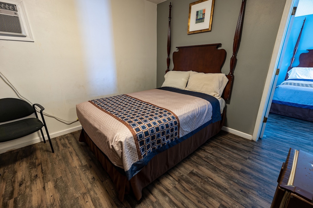 American Inn & Suites Russellville - photo 9