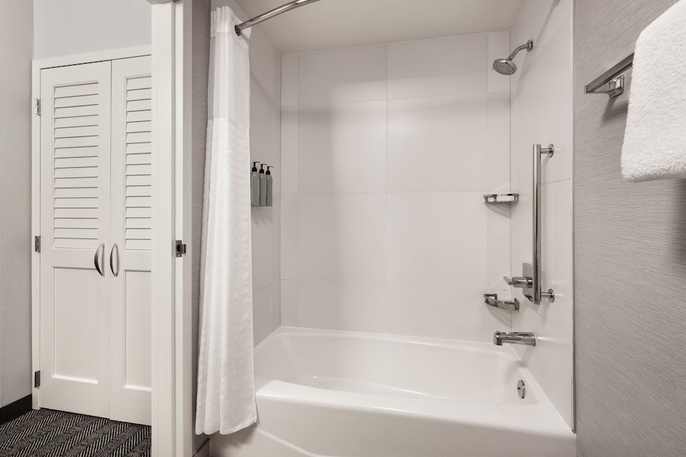 Courtyard by Marriott Memphis Airport - photo 19