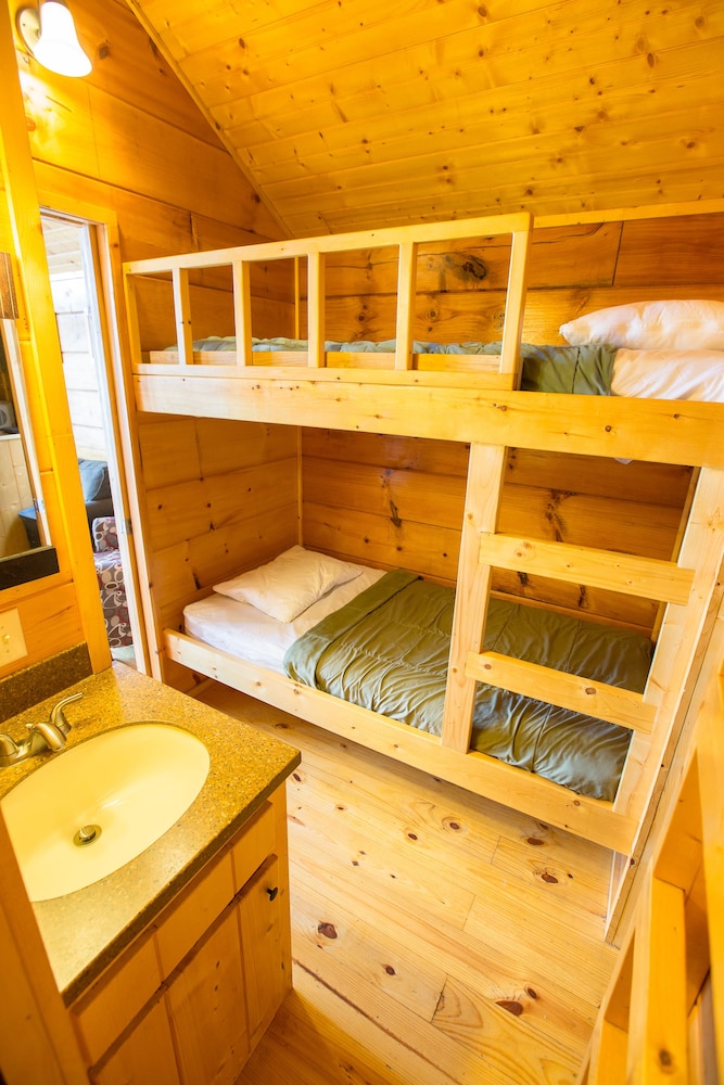 Edinboro Lake Resort Cabins - photo 13
