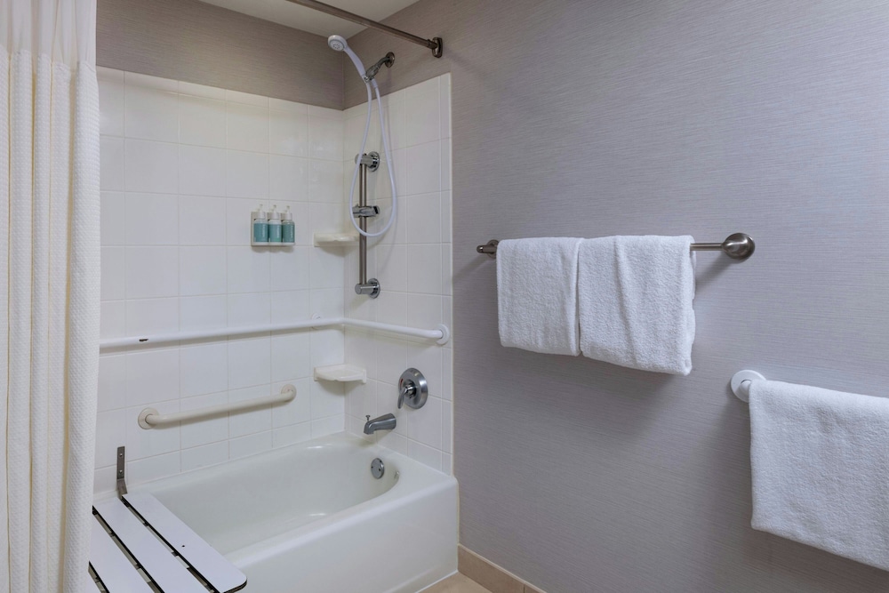Courtyard Marriott Aksarben Village - photo 11