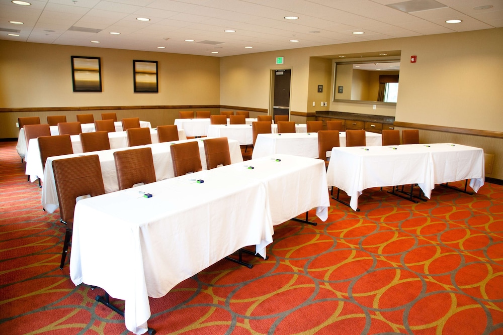 Hampton Inn & Suites Salinas - photo 39
