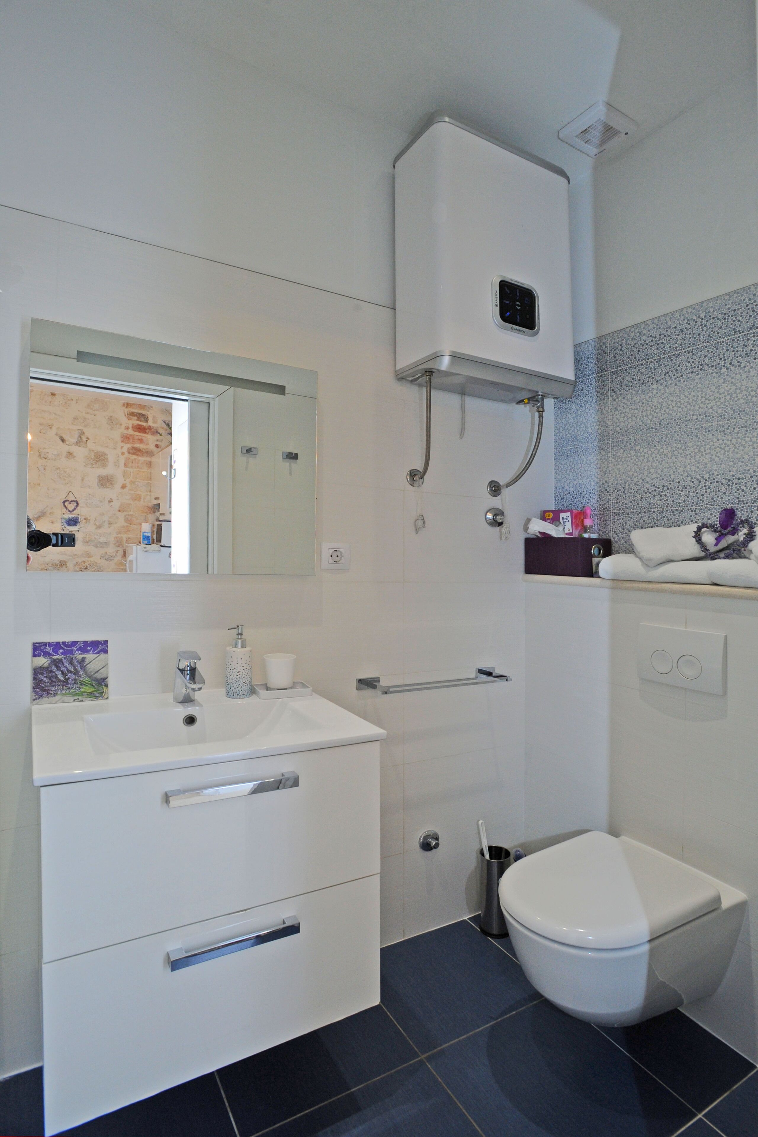 L & L Old Town Apartments One bedroom Apartment Lavander