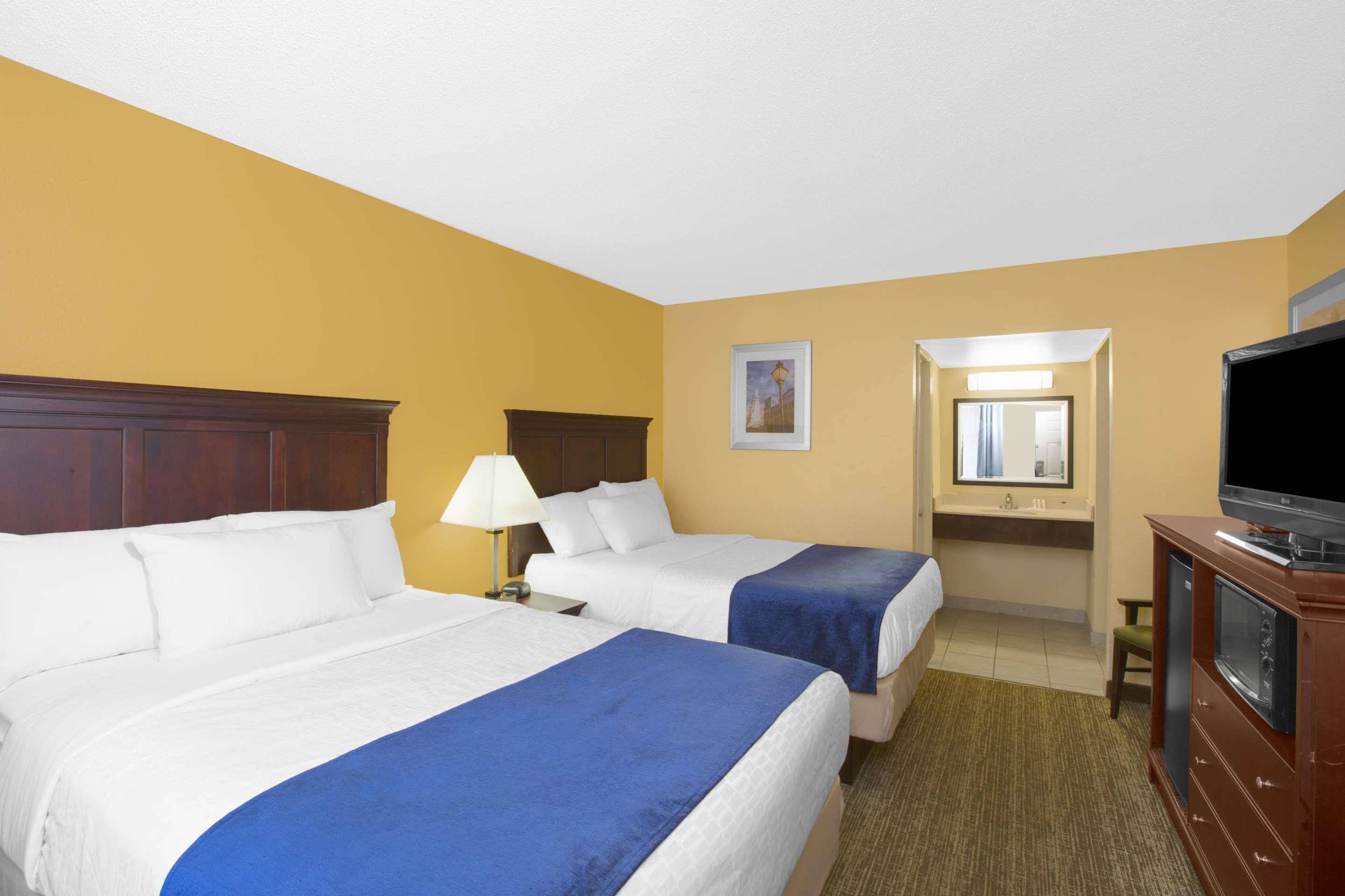Days Inn by Wyndham Charleston Historic District - photo 17