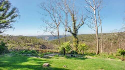 Hat Hill Hideaway Amazing Valley Views in Blackheath, Australia