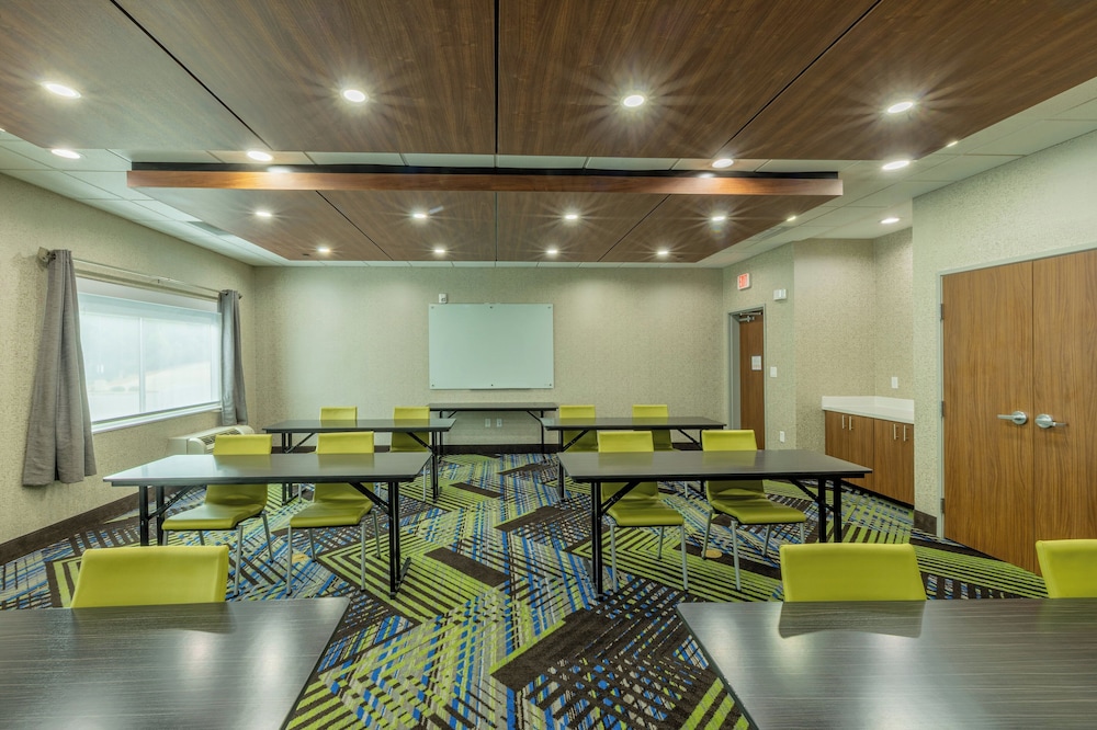Holiday Inn Express & Suites Lindale Tyler by IHG - photo 36