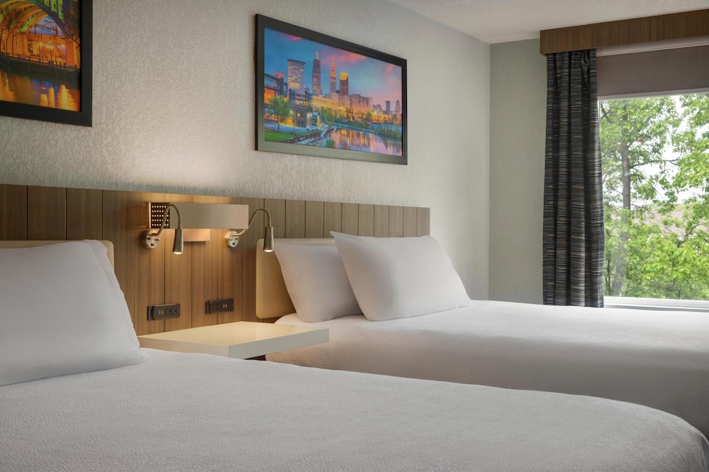 Hilton Garden Inn Cleveland Airport - photo 14