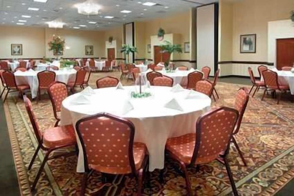 Hampton Inn & Suites Wilson I 95 - photo 34