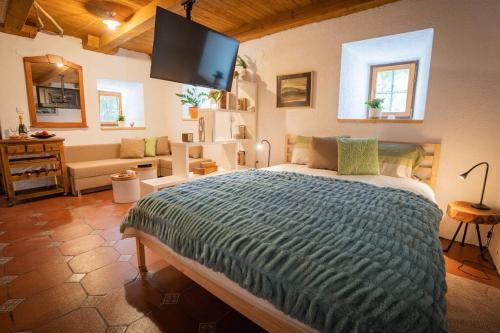 Studio Apartment Pr' Mirotu — 4-Star Luxury Hotel in Osilnica, Slovenia