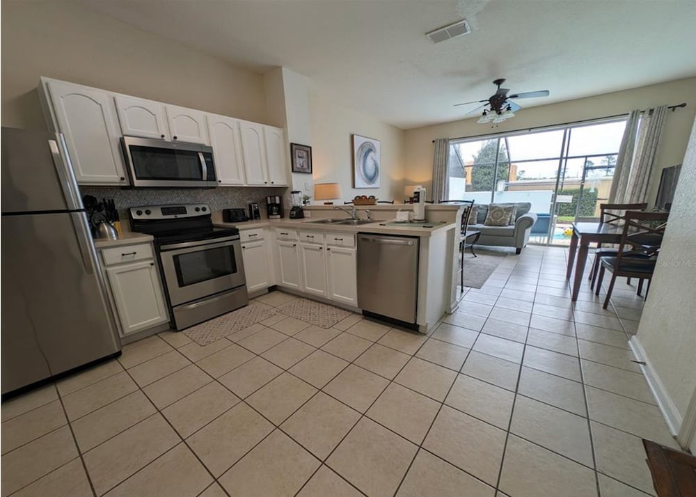 Beautiful 3 bed Townhome in Windsor Hills Resort - photo 4