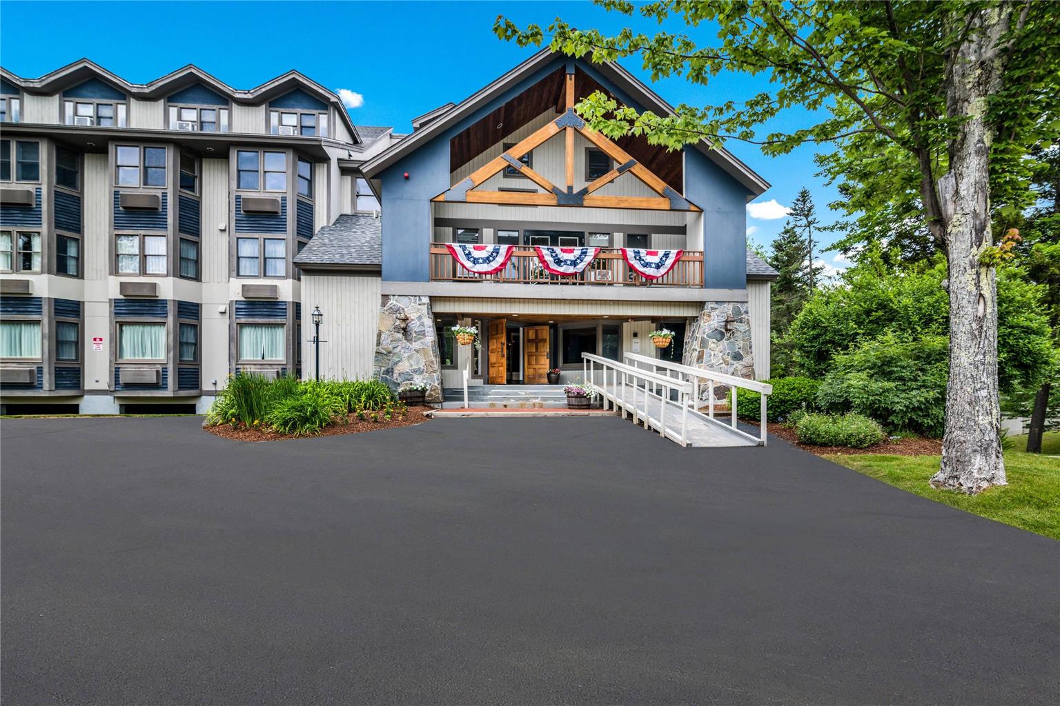The Valley Inn An Ascend Collection Hotel — Thornton