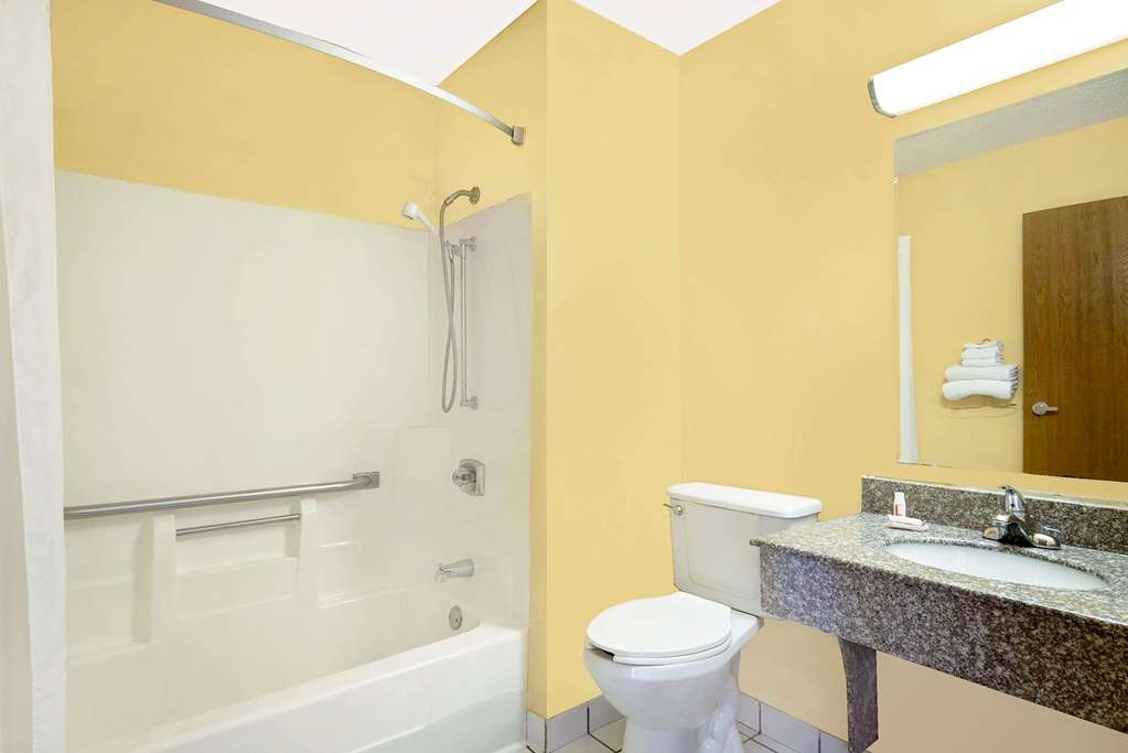 Super 8 by Wyndham Muncie Ball St. College Area - photo 14